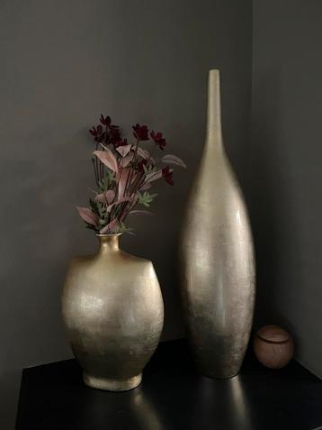 Gouden porceleinen vazen beschikbaar voor biedingen