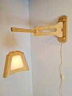 Vintage grenen wandlamp plexiglas scharnier lamp ’70 Denmark, Gebruikt, Ophalen of Verzenden, Vintage Deens design, Hout