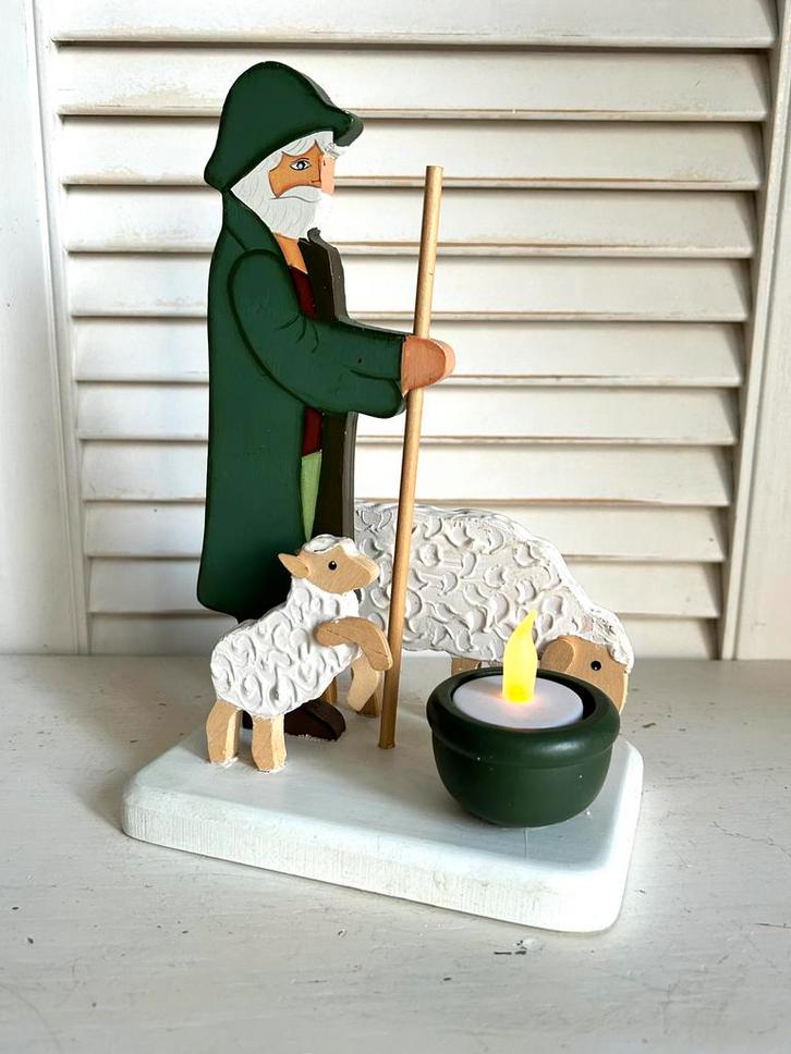 Houten tafereel herder met schaapjes en kandelaar, Diversen, Kerst, Ophalen
