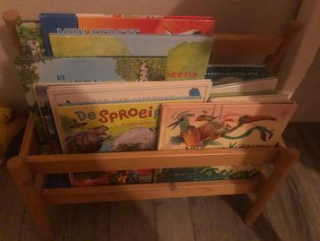 Kinderboeken met boekenrek 