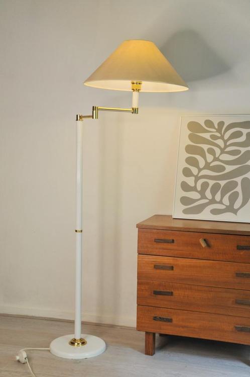 Vintage witte messing swing arm vloerlamp 1970's, Huis en Inrichting, Lampen | Vloerlampen, Zo goed als nieuw, 150 tot 200 cm