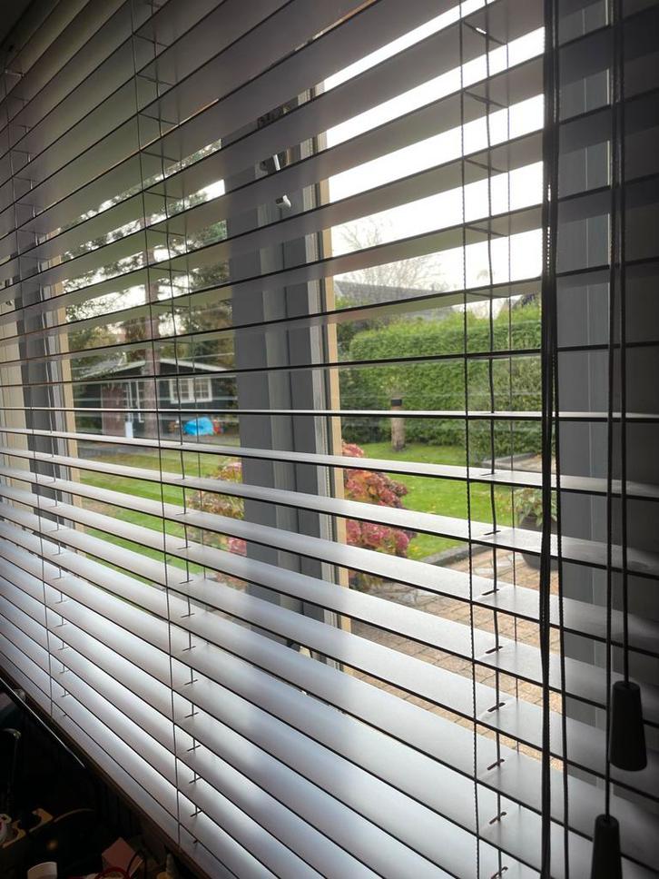 Houten Jaloezieën - Midden Grijs - Div. Maten prijs per stuk, Huis en Inrichting, Stoffering | Gordijnen en Lamellen, Gebruikt