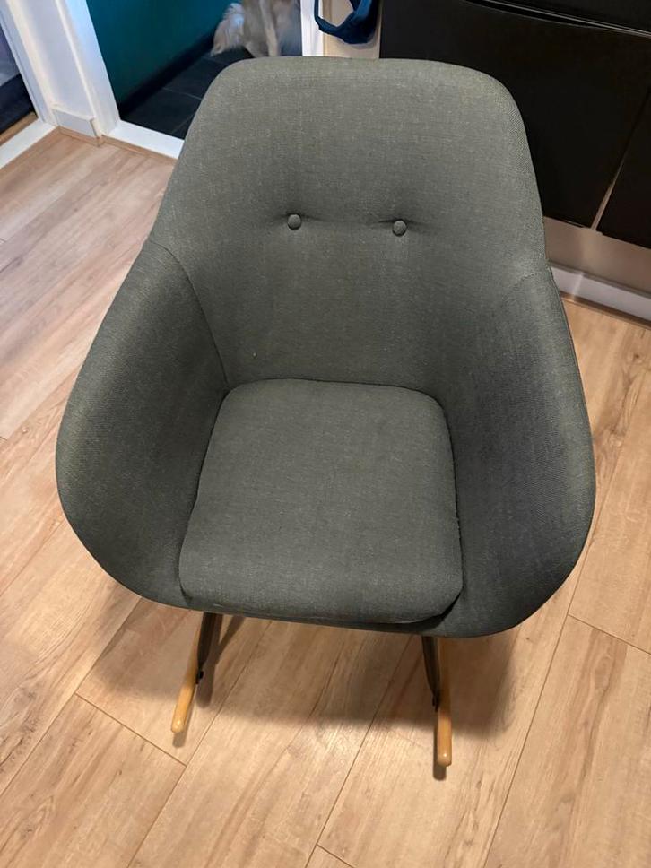 Comfortabele Schommelstoel voor Mama's, Huis en Inrichting, Fauteuils, Zo goed als nieuw, Hout, 50 tot 75 cm, 75 tot 100 cm, Ophalen