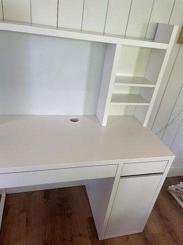 MICKE bureau IKEA wit beschikbaar voor biedingen