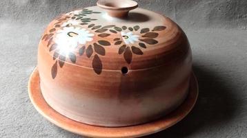 Vallauris aardewerk kaasplateau, stolp, kaasstolp, broodpot beschikbaar voor biedingen