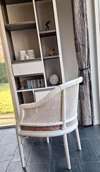 Witte rotan vintage stoel, Huis en Inrichting, Stoelen, Ophalen, Gebruikt, Wit, Riet of Rotan