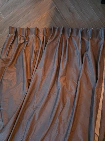 2 x verduisterende gevoerde zware gordijnen 263h x 450 breed beschikbaar voor biedingen