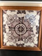 Antiek Tegel Wandbord met Houten Frame Bloemenmotief Decorat, Ophalen of Verzenden