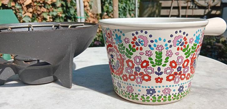 ZELDZAAM! Vintage LE CREUSET fondue set Les Fleurs (G292), Huis en Inrichting, Keuken | Potten en Pannen, Zo goed als nieuw, Overige typen