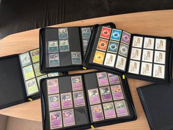 1045 Pokemon kaarten inclusief 6 Questmate mappen beschikbaar voor biedingen