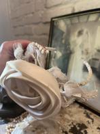 Oude diadeem met bloem en was - Mentha Brocante, Ophalen of Verzenden