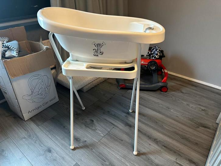 Baby badje met bijpassende standaard en tummy tub., Kinderen en Baby's, Badjes en Verzorging, Gebruikt, Badje, Overige merken