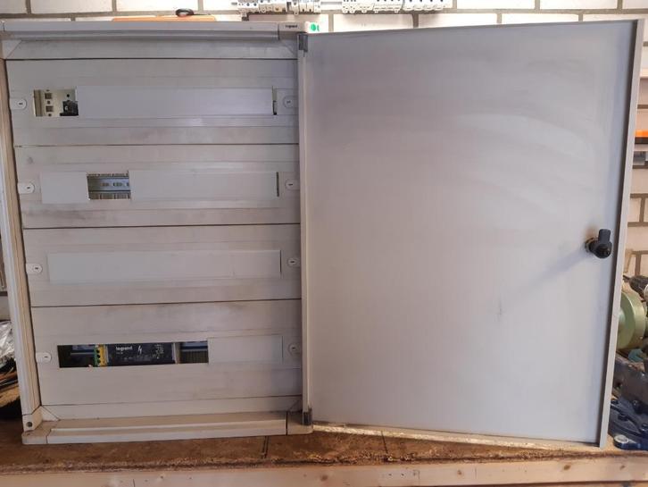 Legrand Installatie verdeel kast leeg metaal 750x550x200, Doe-het-zelf en Verbouw, Elektra en Kabels, Gebruikt, Overige typen