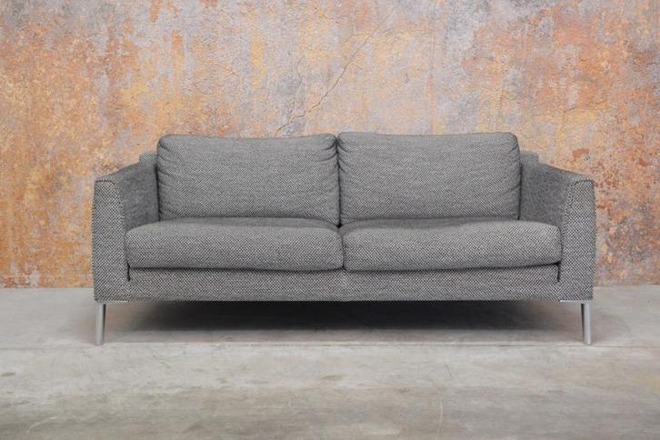 IZG Staat grijze stoffen Design on Stock Heelz bank, Huis en Inrichting, Banken | Bankstellen, Zo goed als nieuw, Rechte bank