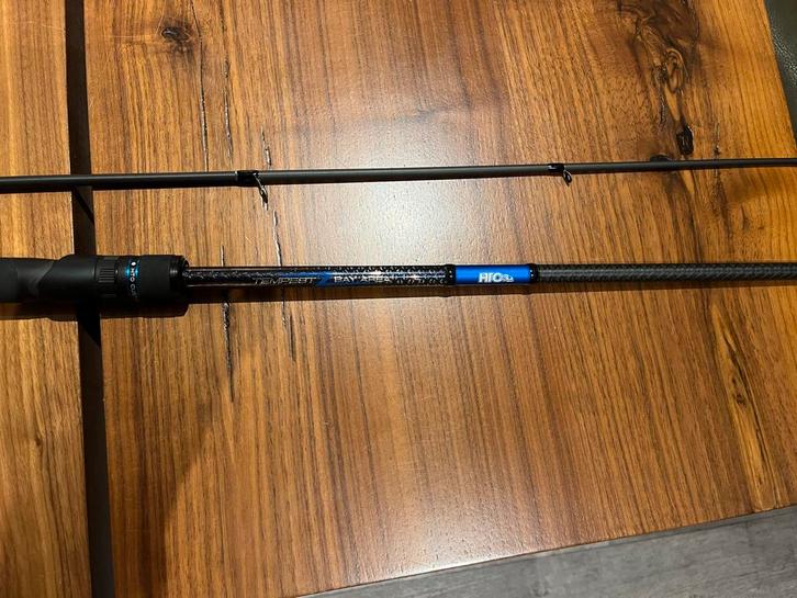 HTO Tempest Bay Area 8'8 Werphengel - Zo Goed Als Nieuw, Watersport en Boten, Hengelsport | Roofvissen, Zo goed als nieuw, Werphengel