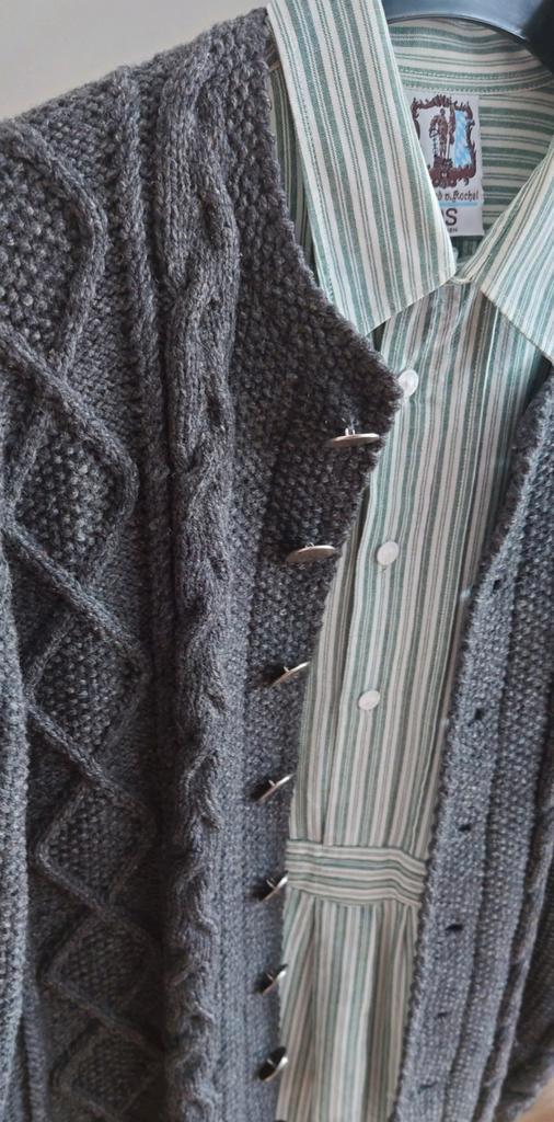 Trachten Vest uit Beieren mt L Heren  trachten vest uniek, Kleding | Heren, Truien en Vesten, Gedragen, Maat 52/54 (L), Grijs