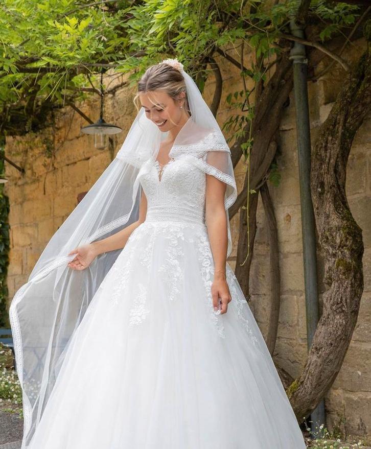 Romantische nieuwe trouwjurken vanaf 495 euro, Kleding | Dames, Trouwkleding en Trouwaccessoires, Nieuw, Trouwjurk, Wit, Ophalen