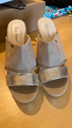Mooie khaki/ gouden mutjes/ pumps maat 38, Kleding | Dames, Schoenen, Pumps, Overige kleuren, Nieuw, Ophalen of Verzenden