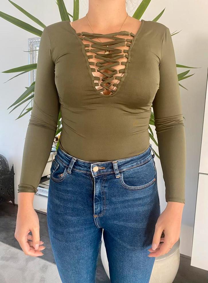 Leger groene body top veter detail 36 s Vera & Lucy nieuw!, Kleding | Dames, Tops, Zo goed als nieuw, Maat 36 (S), Beige, Lange mouw