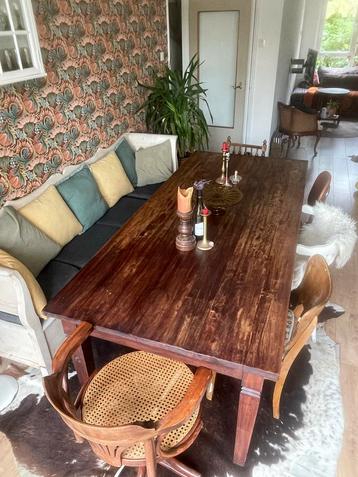 Prachtige eettafel 220 lang beschikbaar voor biedingen