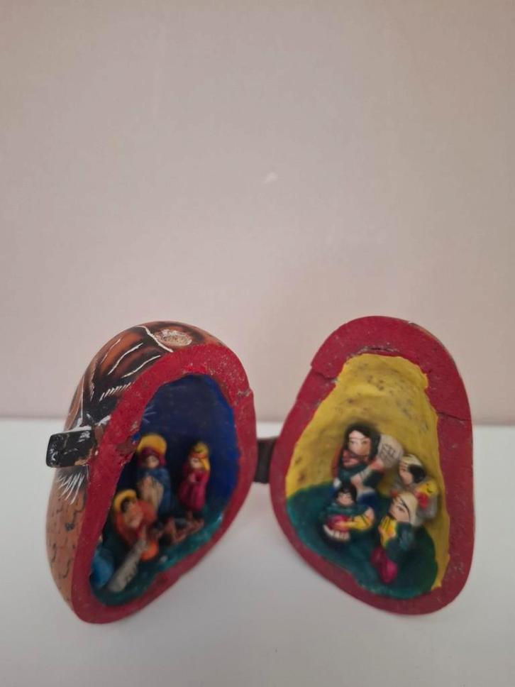 Handgesneden Peruaanse miniatuur kerststal in kalabas, Antiek en Kunst, Kunst | Beelden en Houtsnijwerken, Ophalen