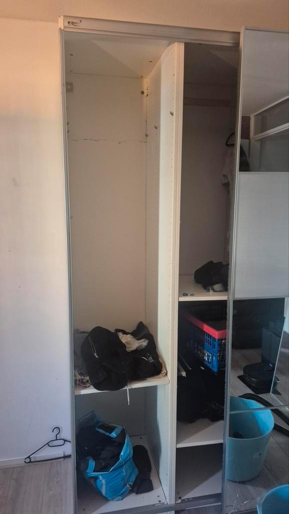 Gratis Kast (schuifdeuren kapot) - Inloopkast, Huis en Inrichting, Kasten | Kledingkasten, Gebruikt, 200 cm of meer, 200 cm of meer