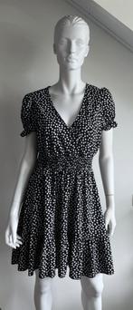 SHEIN zwarte zomer jurk met witte bloemen mt 38 / 40, Maat 38/40 (M), Verzenden, Zwart, Gedragen