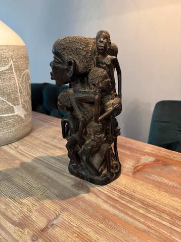 Afrikaans Houten Beeld - Handgesneden Kunstwerk beschikbaar voor biedingen