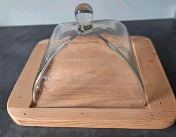 Retro kaasstolp grenen  plank met glazen stolp beschikbaar voor biedingen