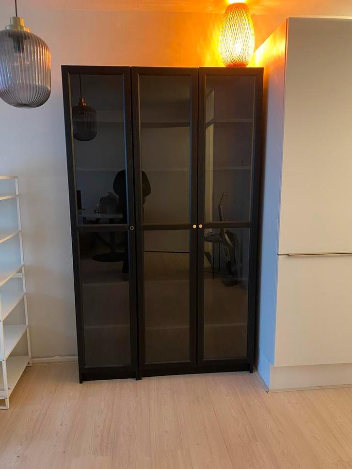 Zwarte BILLY boekenkast IKEA met gouden knopjes, Huis en Inrichting, Kasten | Kledingkasten, Gebruikt, 200 cm of meer, 100 tot 150 cm