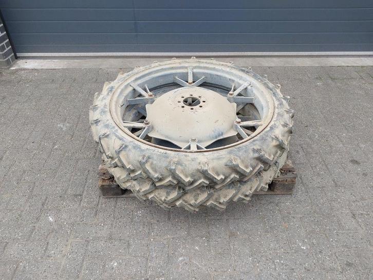 Cultuurwielen 7.00 R36 Massey Ferguson 135, Zakelijke goederen, Agrarisch | Onderdelen | Banden, Velgen en Assen
