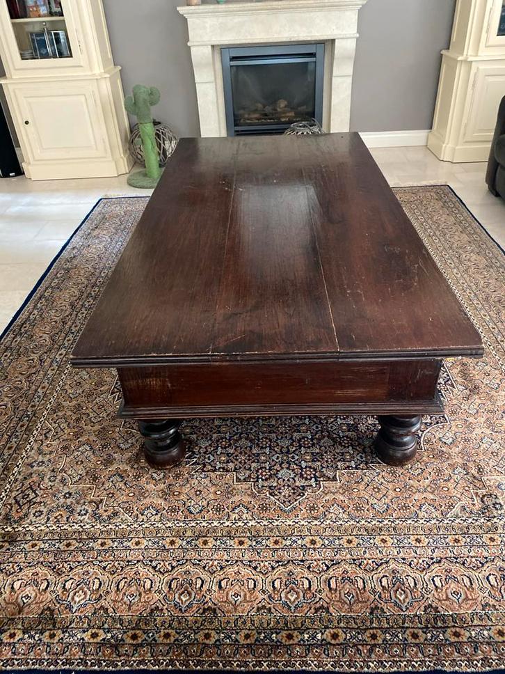Robuuste houten indonesische salontafel met opbergruimte, Huis en Inrichting, Tafels | Salontafels, Gebruikt, Minder dan 50 cm