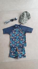 UV zwemkleding maat 74/80 met pet, zonnebril en zwembandjes, Kinderen en Baby's, Babykleding | Baby-zwemkleding, Ophalen, UV-zwemkleding