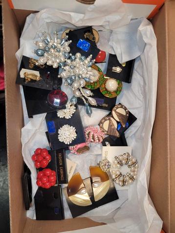 Vintage clips oorbellen beschikbaar voor biedingen