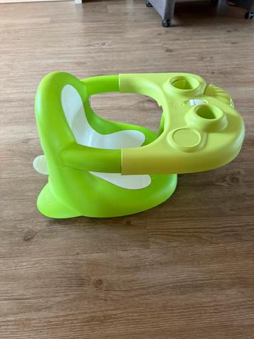 Stevig badzitje groen met zuignappen. beschikbaar voor biedingen