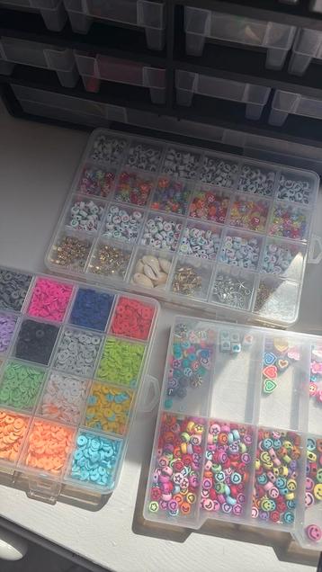 Verschillende kralen letters, polymeer smiley beschikbaar voor biedingen