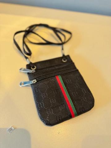 zwart Gucci schoudertasje beschikbaar voor biedingen