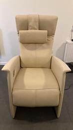 Beige elektrische relax fauteuil, Huis en Inrichting, Fauteuils, Ophalen, Zo goed als nieuw, 50 tot 75 cm, Leer