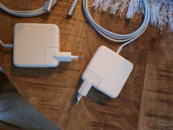 macbook charger beschikbaar voor biedingen