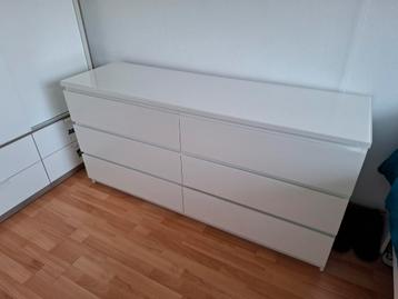 IKEA Malm Ladekast met Glasplaat beschikbaar voor biedingen
