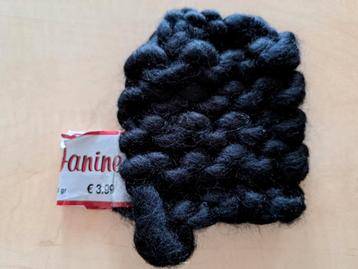 Wibra Janine zwarte lontwol 20% wol beschikbaar voor biedingen