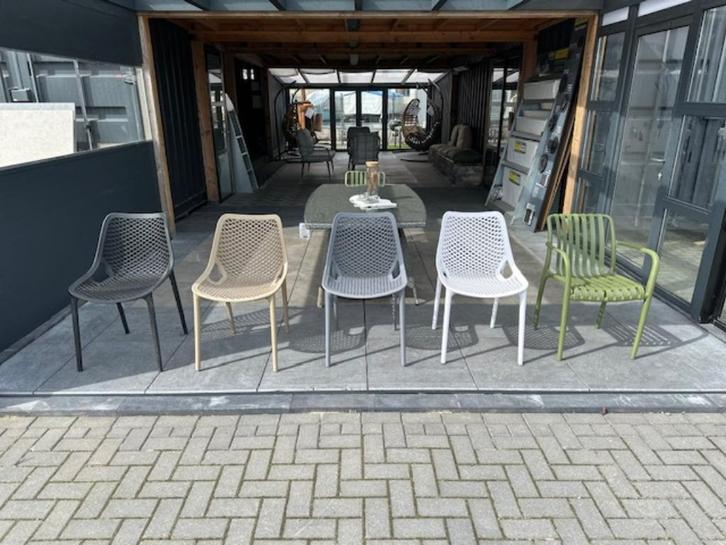 Tuinstoelen 3+1 gratis  ( €45,- p.st ) 4st €135,-, Tuin en Terras, Tuinstoelen, Nieuw, Kunststof, Stapelbaar, Ophalen of Verzenden