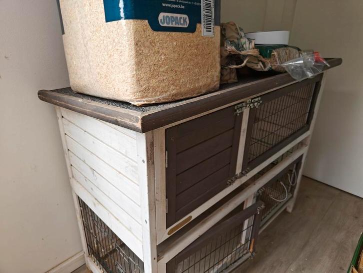 Konijnenhok goede kwaliteit, Dieren en Toebehoren, Knaagdieren en Konijnen | Hokken en Kooien, Zo goed als nieuw, Hok, 90 cm of meer