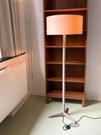 Zuiver Shelby vloerlamp, design, kleur Taupe, Huis en Inrichting, Lampen | Vloerlampen, Ophalen, Zo goed als nieuw, 150 tot 200 cm