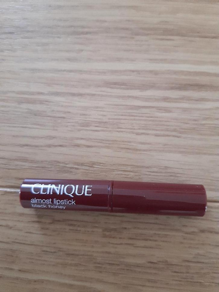Clinique  almost lipstick black honey (nieuw), Sieraden, Tassen en Uiterlijk, Uiterlijk | Cosmetica en Make-up, Nieuw, Make-up