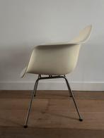 Vitra Eames stoel - Design klassieker, Huis en Inrichting, Stoelen, Ophalen, Kunststof, Gebruikt, Wit