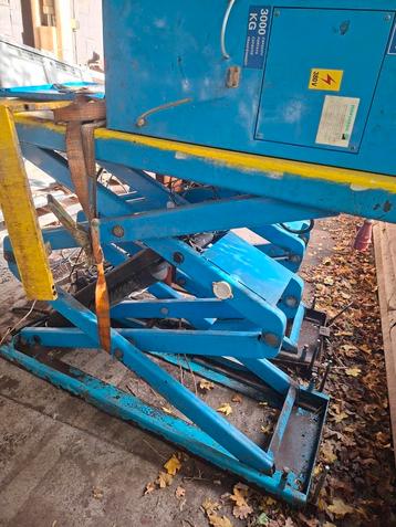 Hefbrug schaar Hofmann 3000 kg Schaarhefbrug beschikbaar voor biedingen