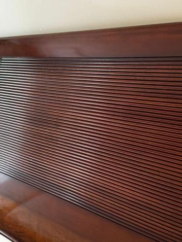 Antiek Houten Bed met Ribbels beschikbaar voor biedingen