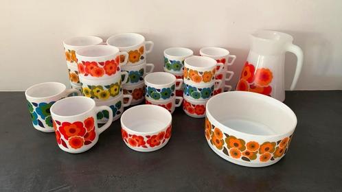 Vintage servies arcopal lotus, Huis en Inrichting, Keuken | Servies, Zo goed als nieuw, Kop(pen) en/of Schotel(s), Overige stijlen