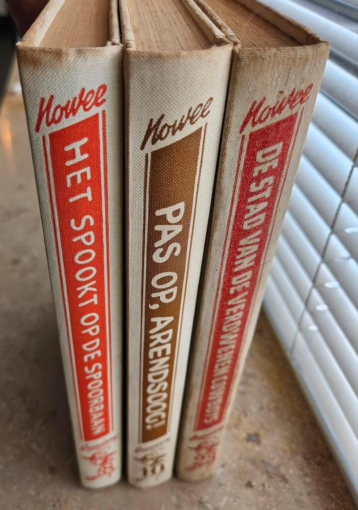 3x oude Arendsoog, nummer 8 10 23 - Nowee, Boeken, Kinderboeken | Jeugd | onder 10 jaar, Gelezen, Fictie algemeen, Ophalen of Verzenden